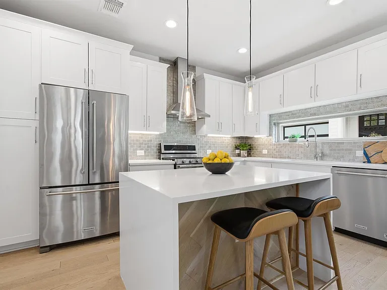 2710 Zaragosa St #A — Photo 7