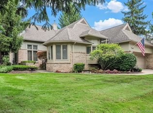38311 Golfview Dr #20, Farmington, MI 48331