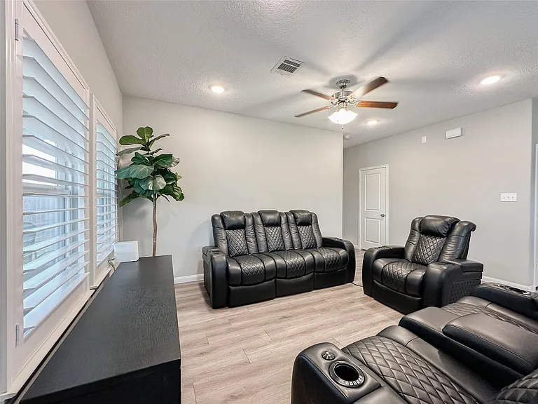 727 Road 5105 — Photo 16