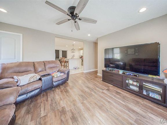 5th image of 11125 Pinedale Dr
