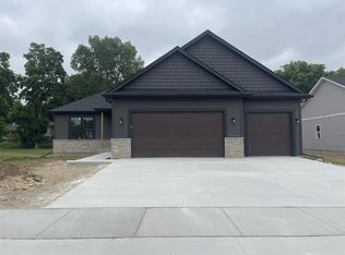 3829 North Woodbury Lane, Janesville, WI 53545