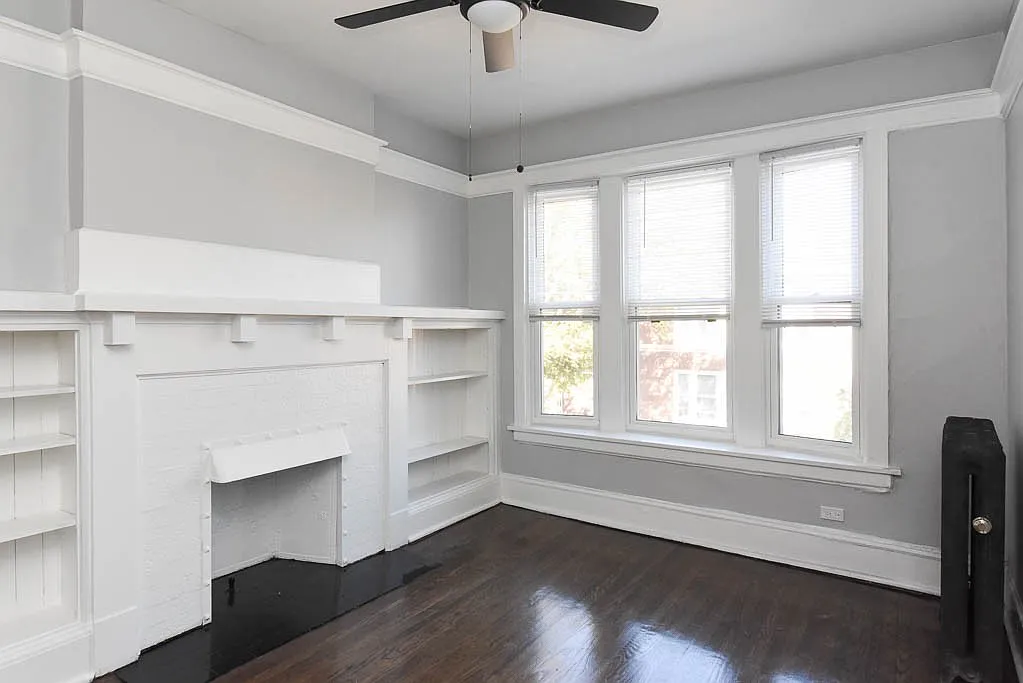 Appealing 2 Bed, 1 Bath at Rosemont + Lakewood (Rogers Park) — Photo 4