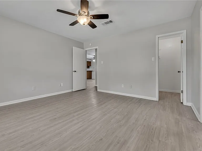 2312 Windsor Dr — Photo 9
