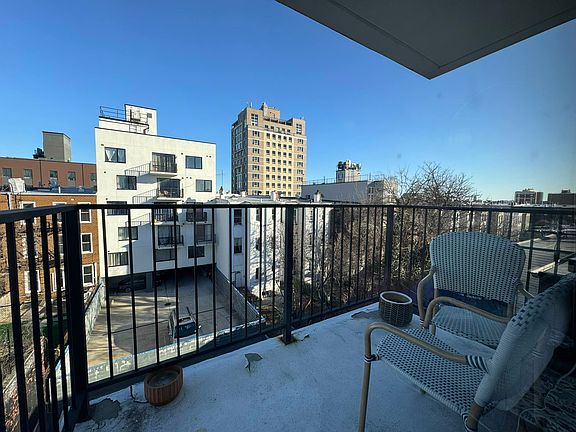 5th image of 322 Menahan St APT 3C