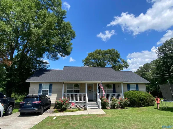 166 Mud Creek Cir, Stevenson, AL 35752