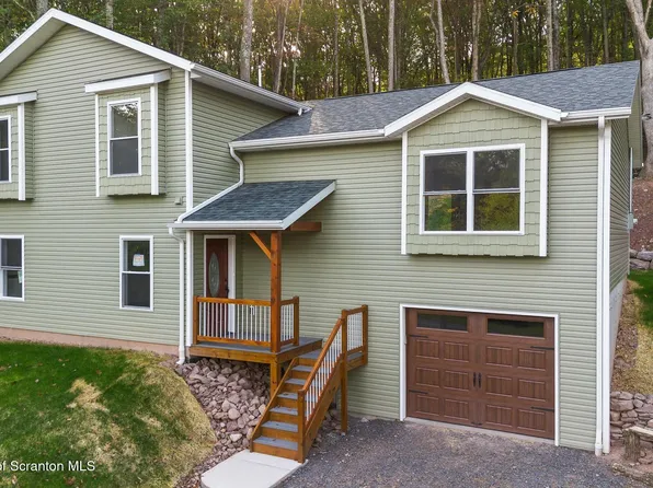 57 Edge Rock Dr, Drums, PA 18222