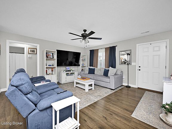 5th image of 102 Shallow Springs Ct