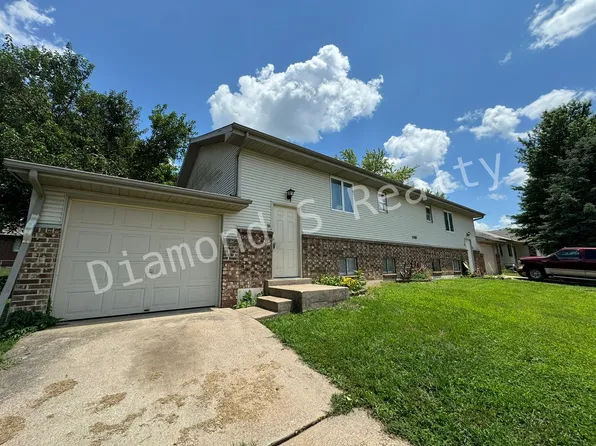 1204 Flora St APT B, Nixa, MO 65714