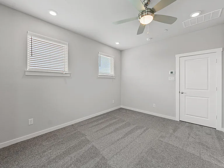 800 Emerling Dr — Photo 15