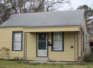 6617 Val St, Groves, TX 77619