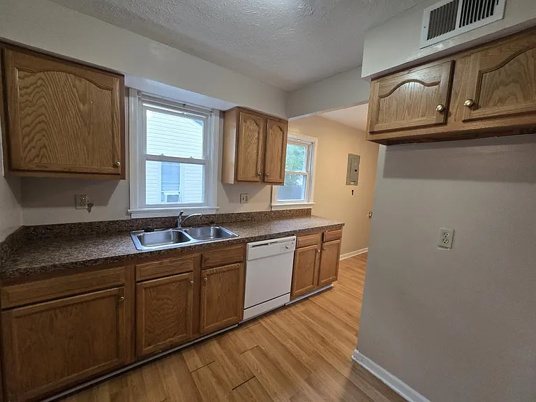 2553 Greenvale Rd — Photo 11