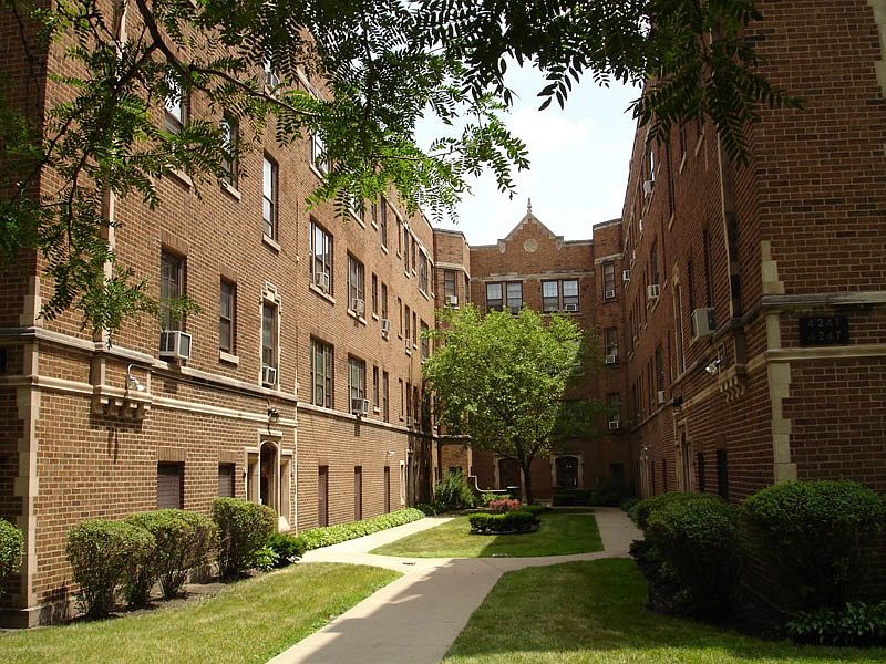 1st image of 4245 N Hermitage Ave APT 1B