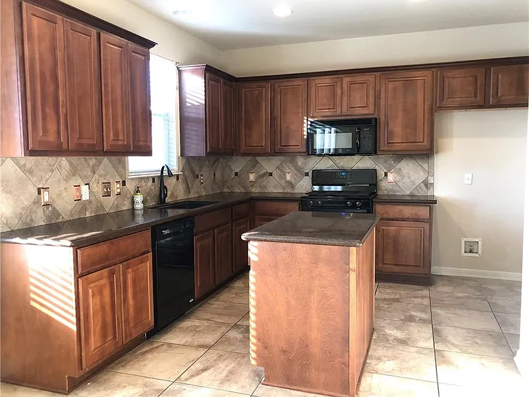 20625 Farm Pond Ln — Photo 8