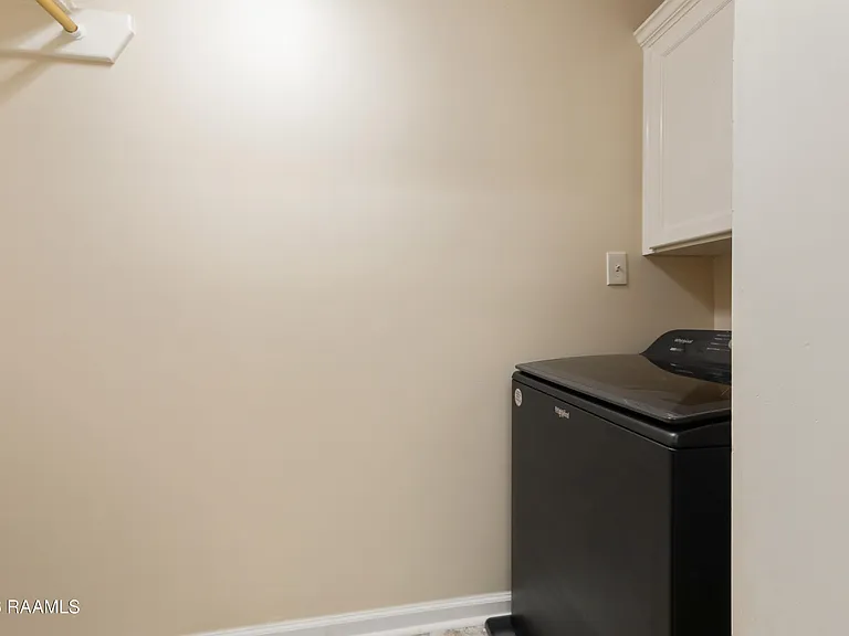 300 Oak Hollow Dr — Photo 35