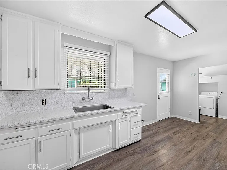 10107 Eduardo Ave — Photo 5
