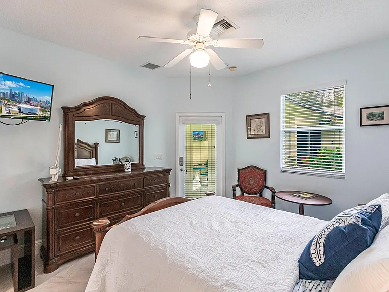 905 Carlee Cir — Photo 16