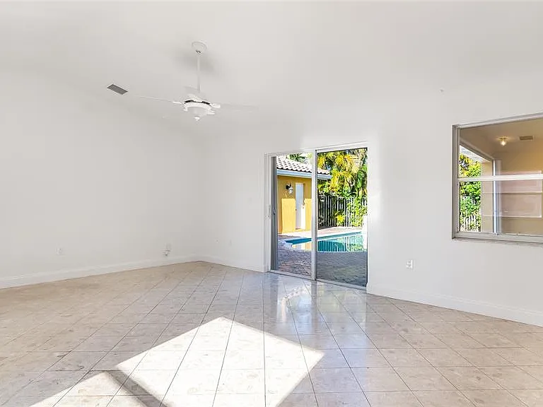 19820 SW 7th Pl #19820 — Photo 32
