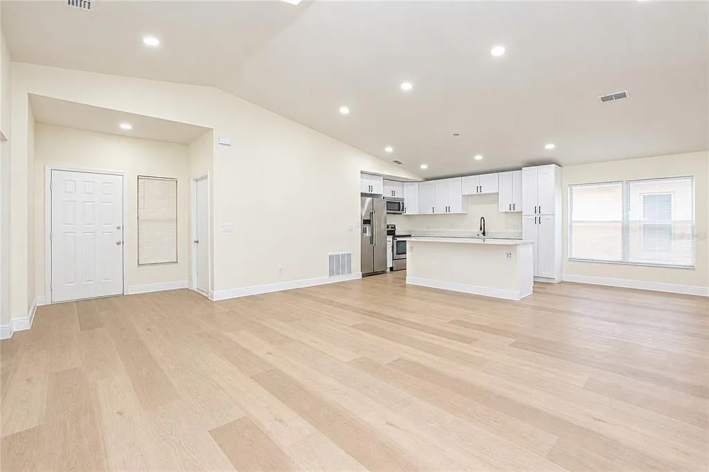 3 bed, 2.0 bath, 1567 sqft, $2,500 — Photo 2