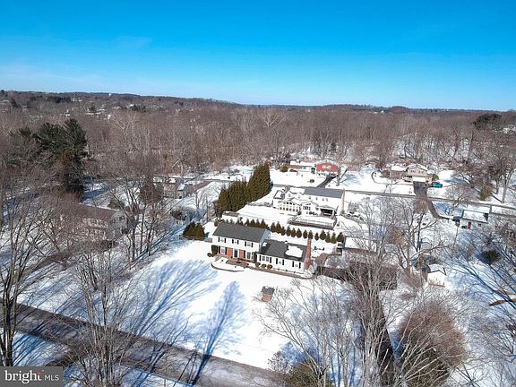 3rd image of 543 Green Valley Rd