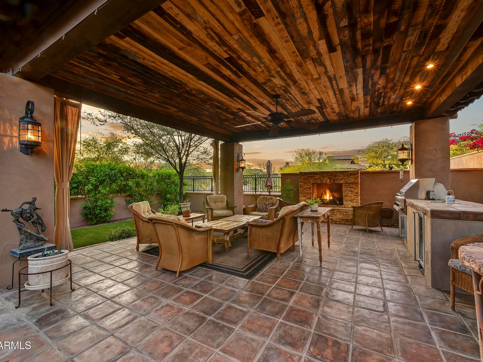 3219 S Silverberry Ct