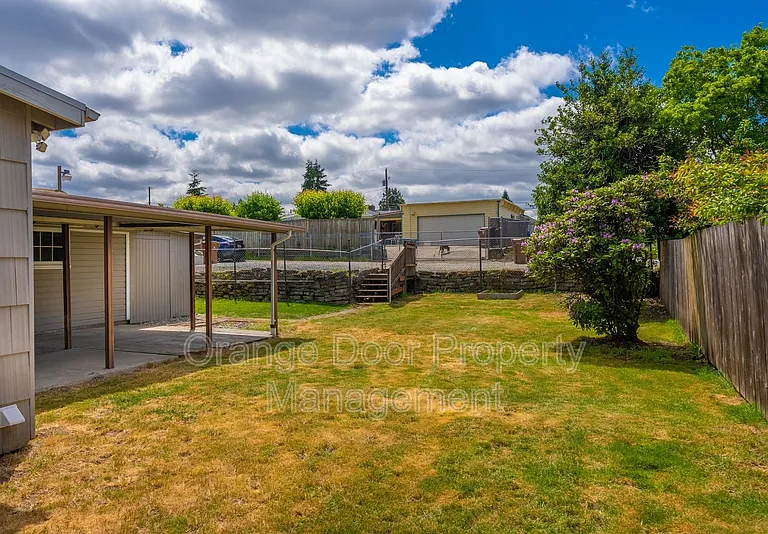 834 S 72nd St — Photo 33