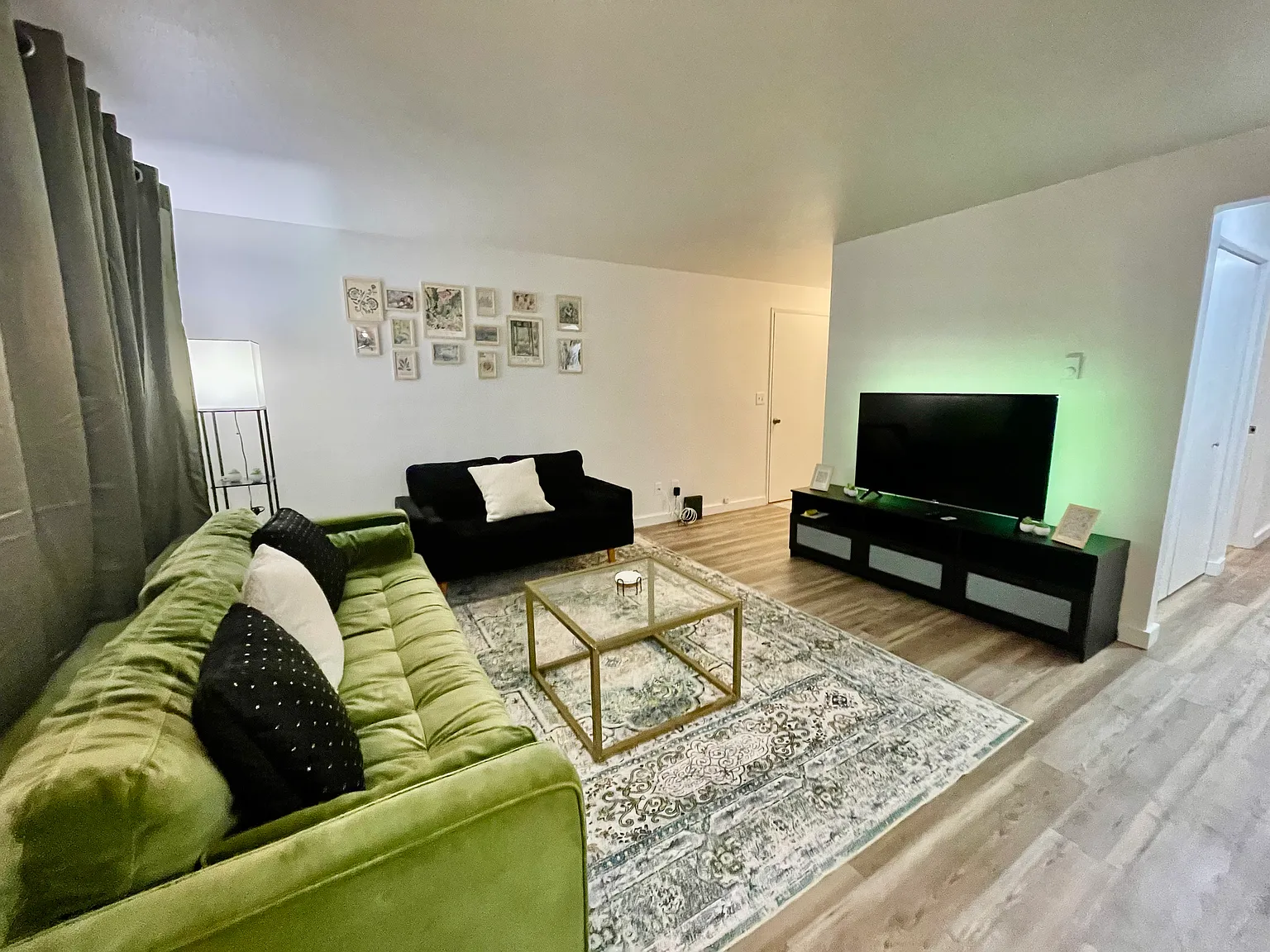 3 bed, 900 sqft, $2,395 — Photo 1