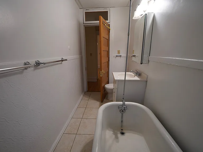 Oxford Street Apartments — Photo 17