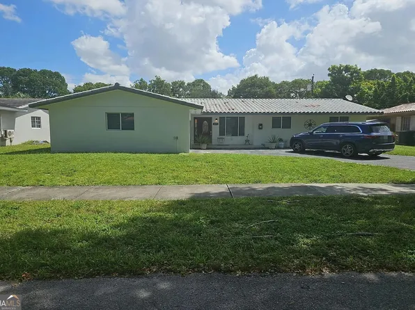 14371 Lake Crescent Pl, Miami Lakes, FL 33014