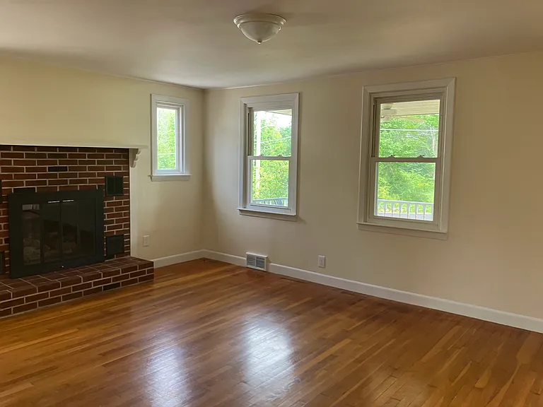 175 1st Crown Point Rd — Photo 12