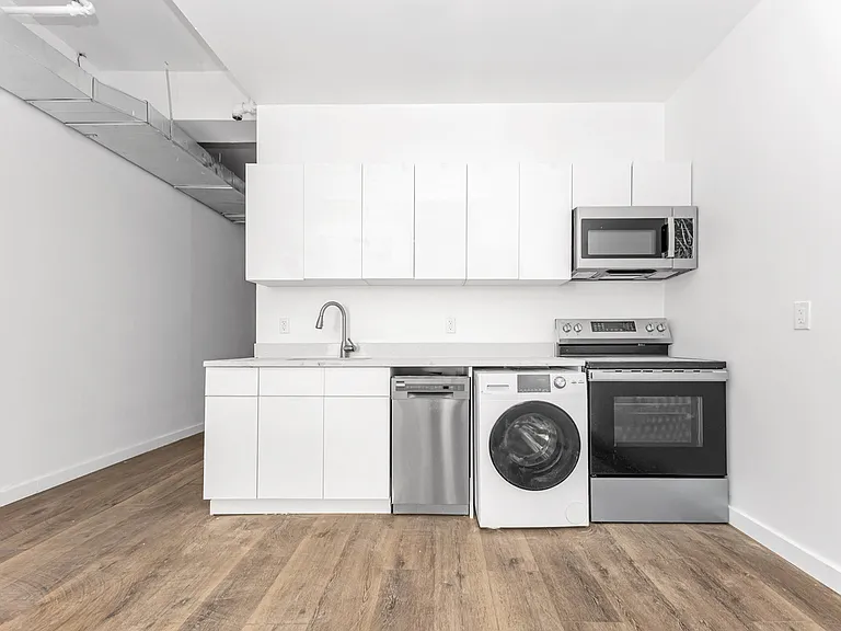 255 W 36th St #1006 — Photo 3