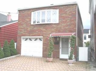 702 Hudson Ave, Secaucus, NJ 07094