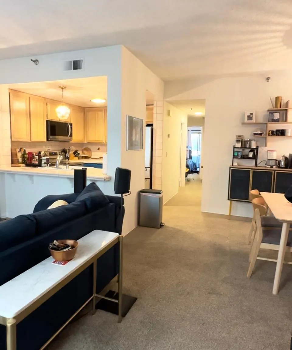 720 W 4th St — Photo 2