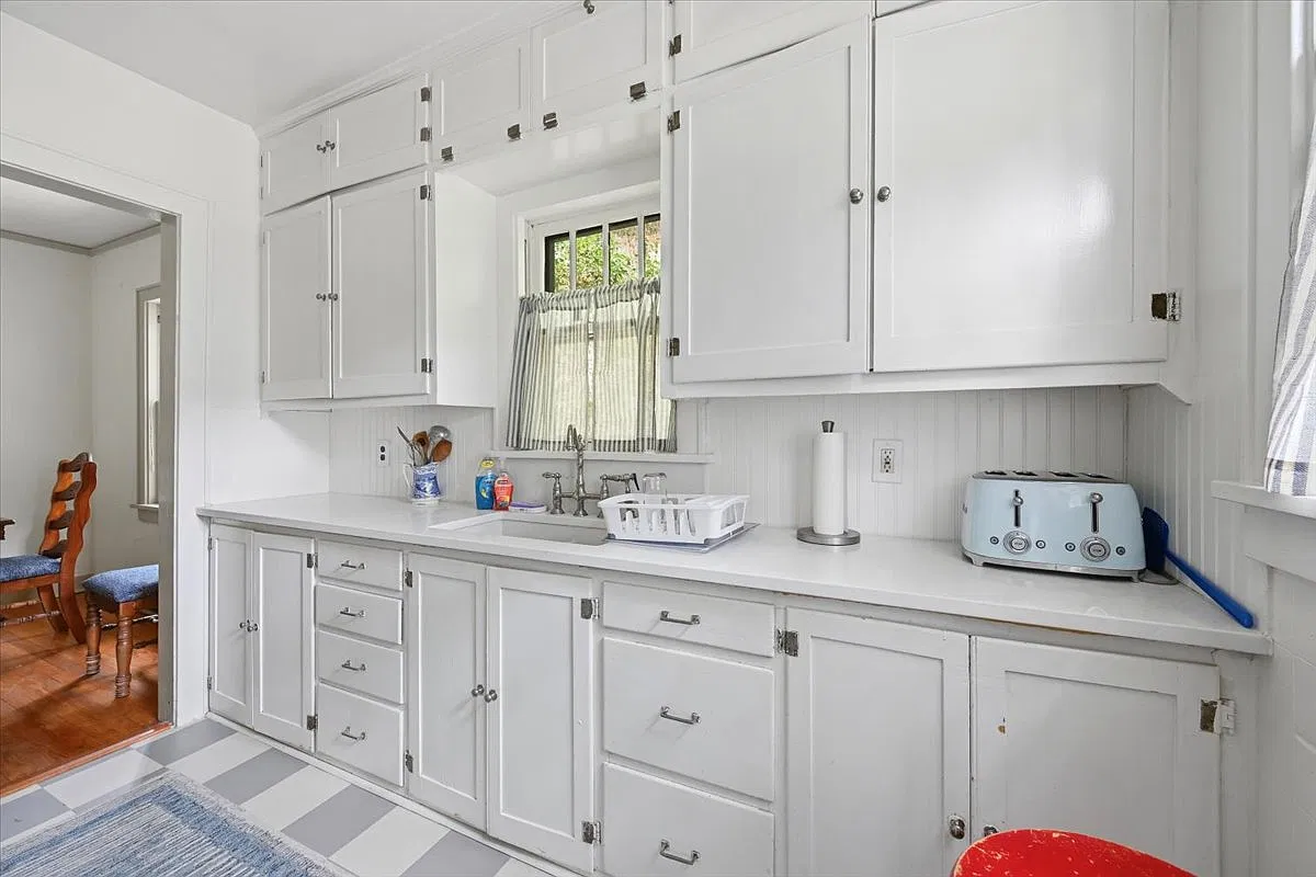 3 bed, 1800 sqft, $2,500 — Photo 2
