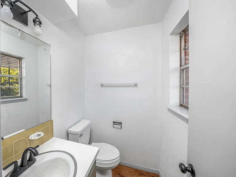 305 NE Angus St — Photo 21