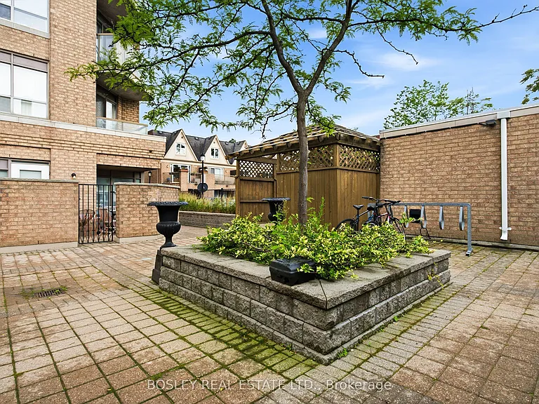 140 W Bathurst St #803 — Photo 35
