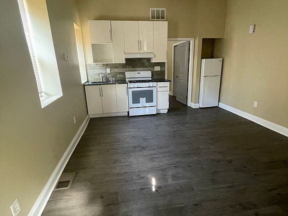 Spacious Living room Kitchen open concept.