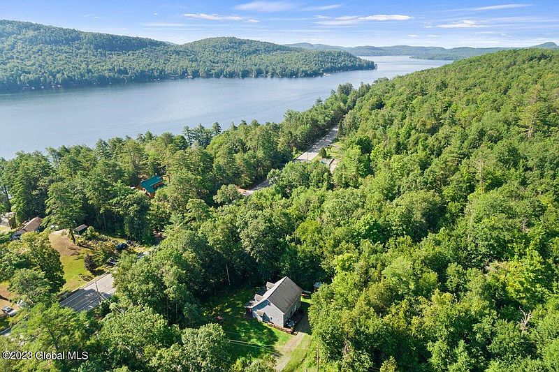2nd image of 17 Lakeview Way