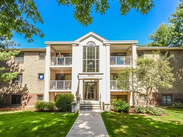 15 Bourbon St APT 63, Peabody, MA 01960