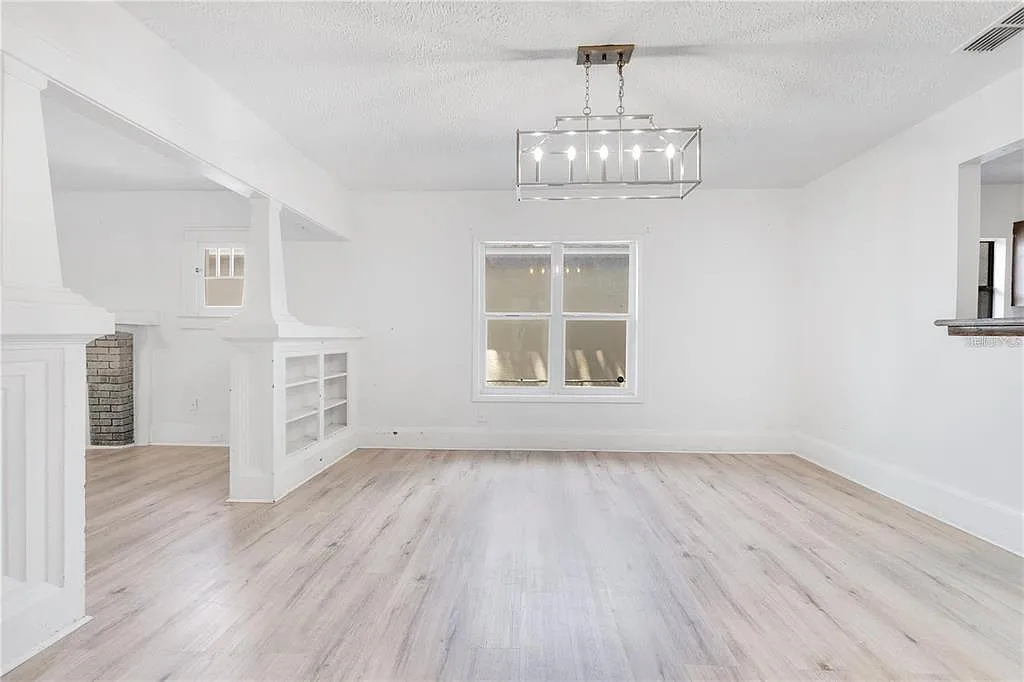 4 bed, 1.0 bath, 1252 sqft, $2,200 — Photo 2