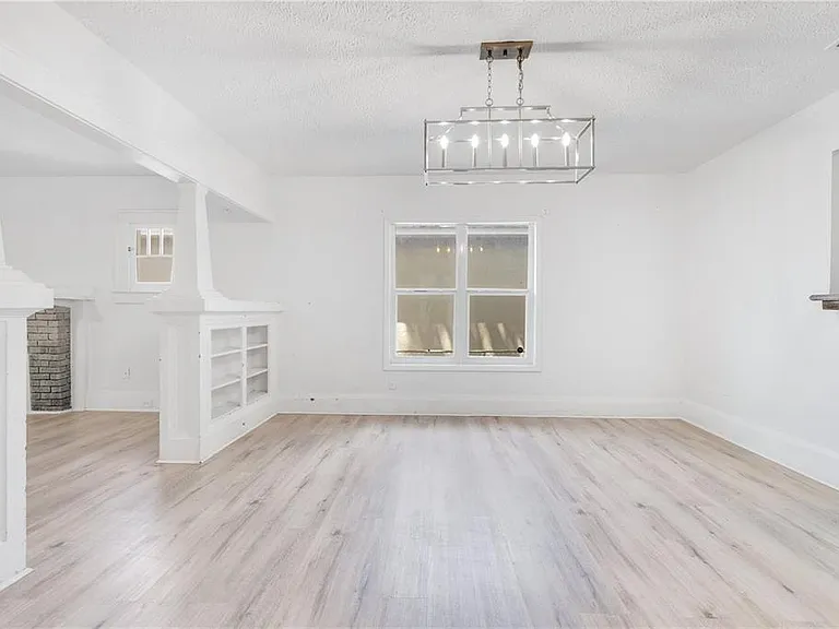 1029 Colyer St — Photo 2