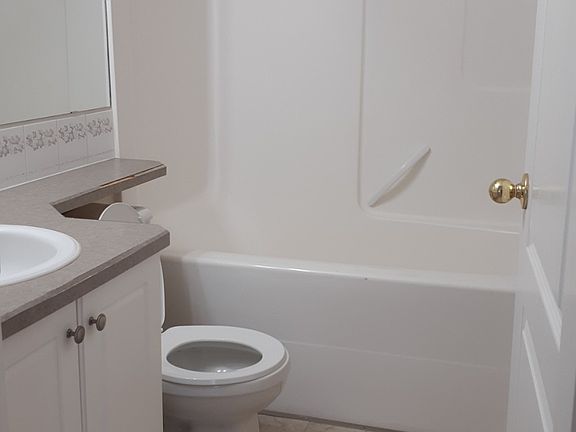 5th image of 5220 50a Ave #102