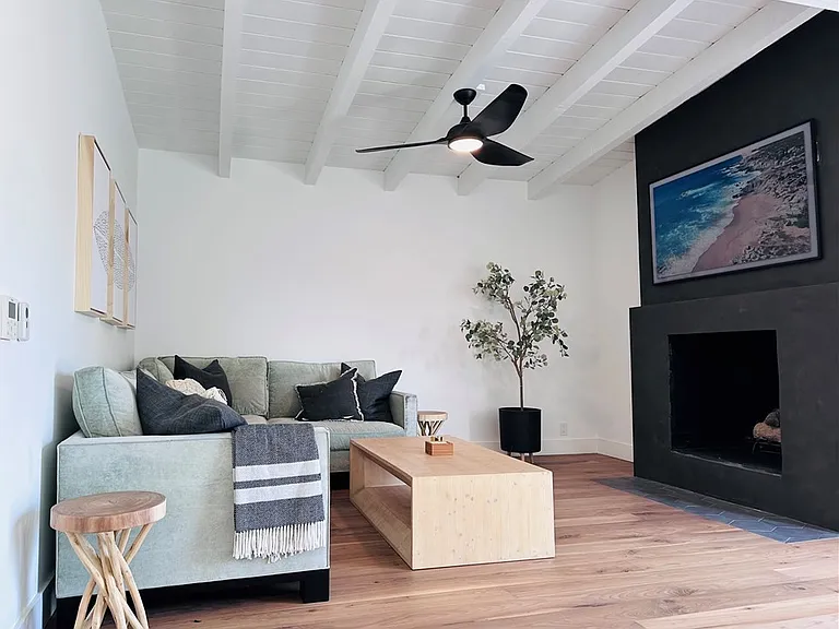 611 Avenue C — Photo 1