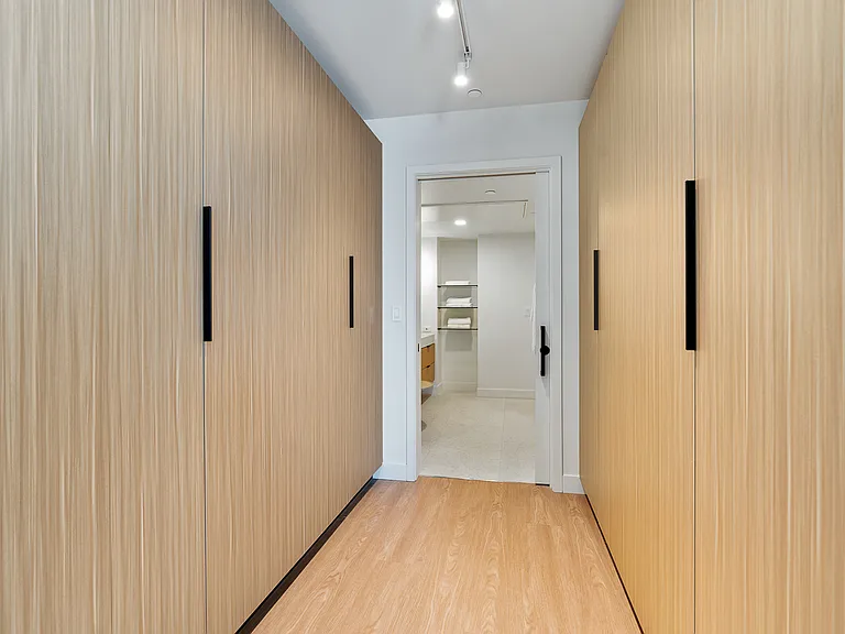 Venue Residences — Photo 74