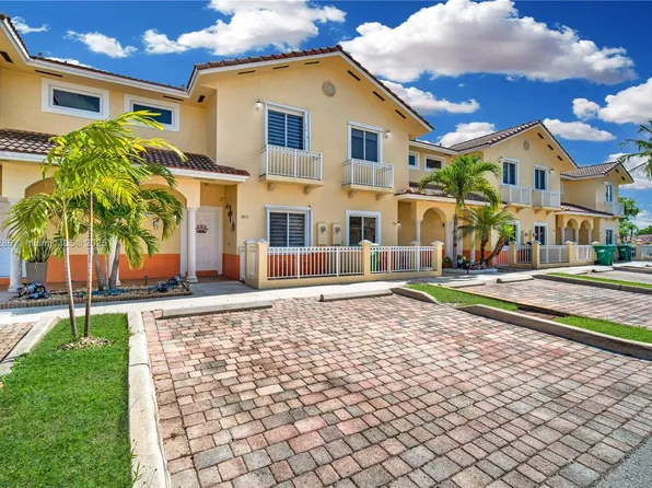 7472 NW 180th St, Hialeah, FL 33015