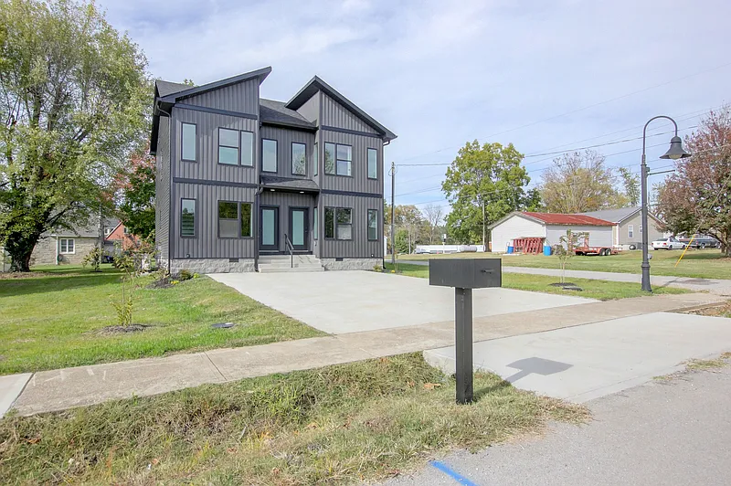 2 bed, 2.5 bath, 965 sqft, $1,250 — Photo 2