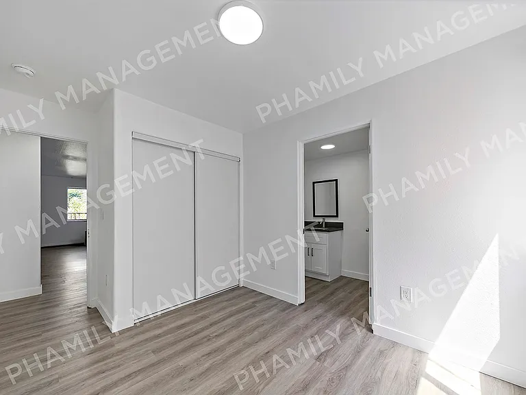 5227 Huntington Dr N #2 — Photo 15