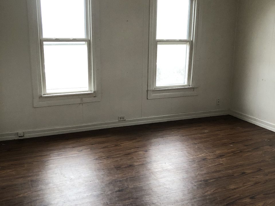 2nd image of 263 Cooper St APT 3