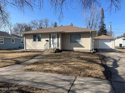 1418 S 9th St, Grand Forks, ND, 58201