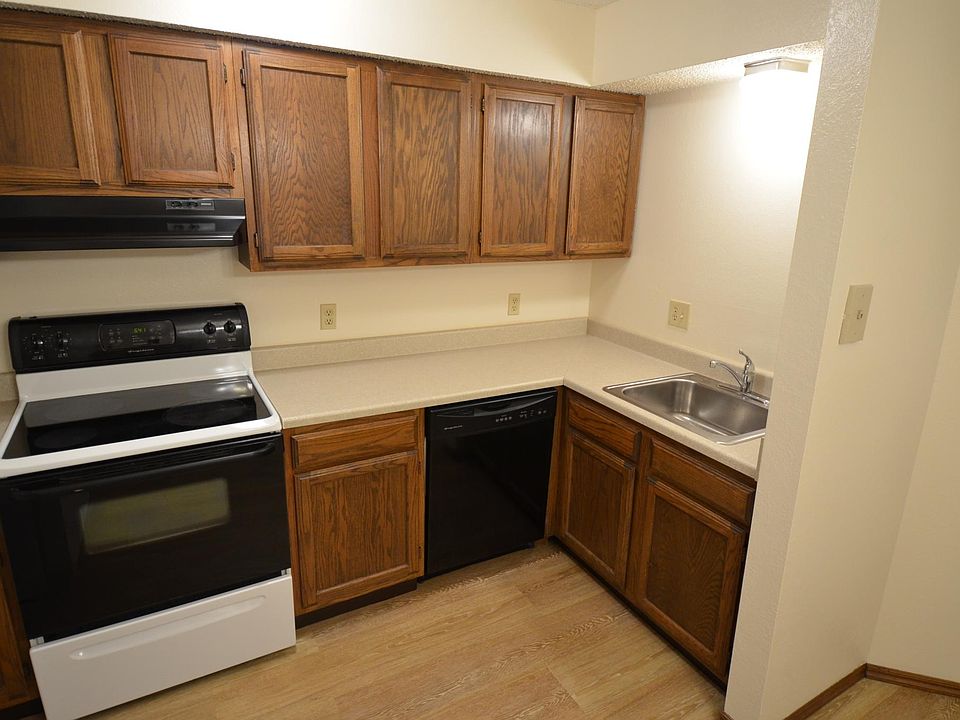 1st image of 2803 Glen Oaks Dr