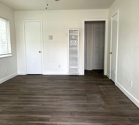 4th image of 207 E E St #1